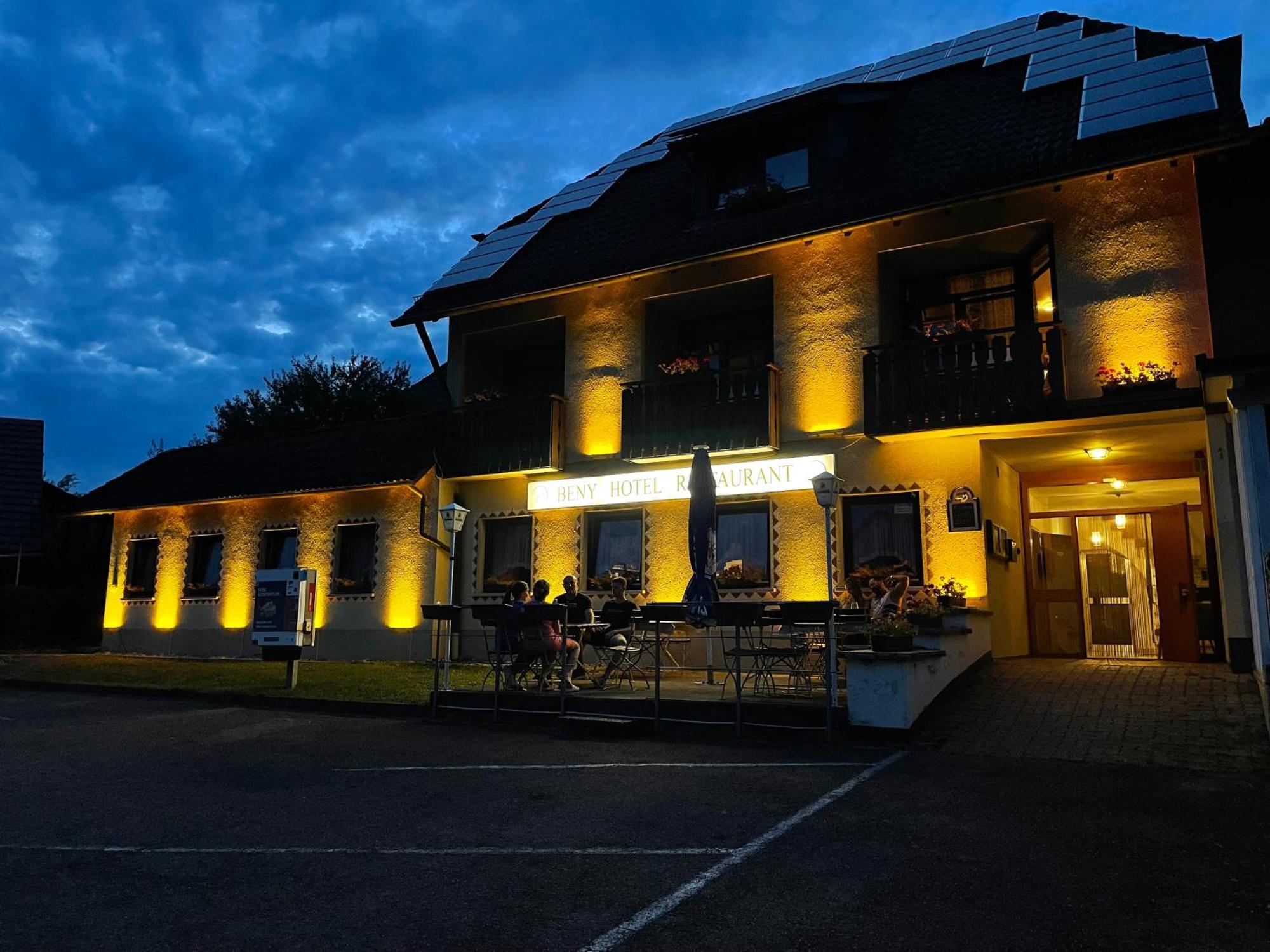 Beny Hotel Restaurant Hertingen Екстериор снимка