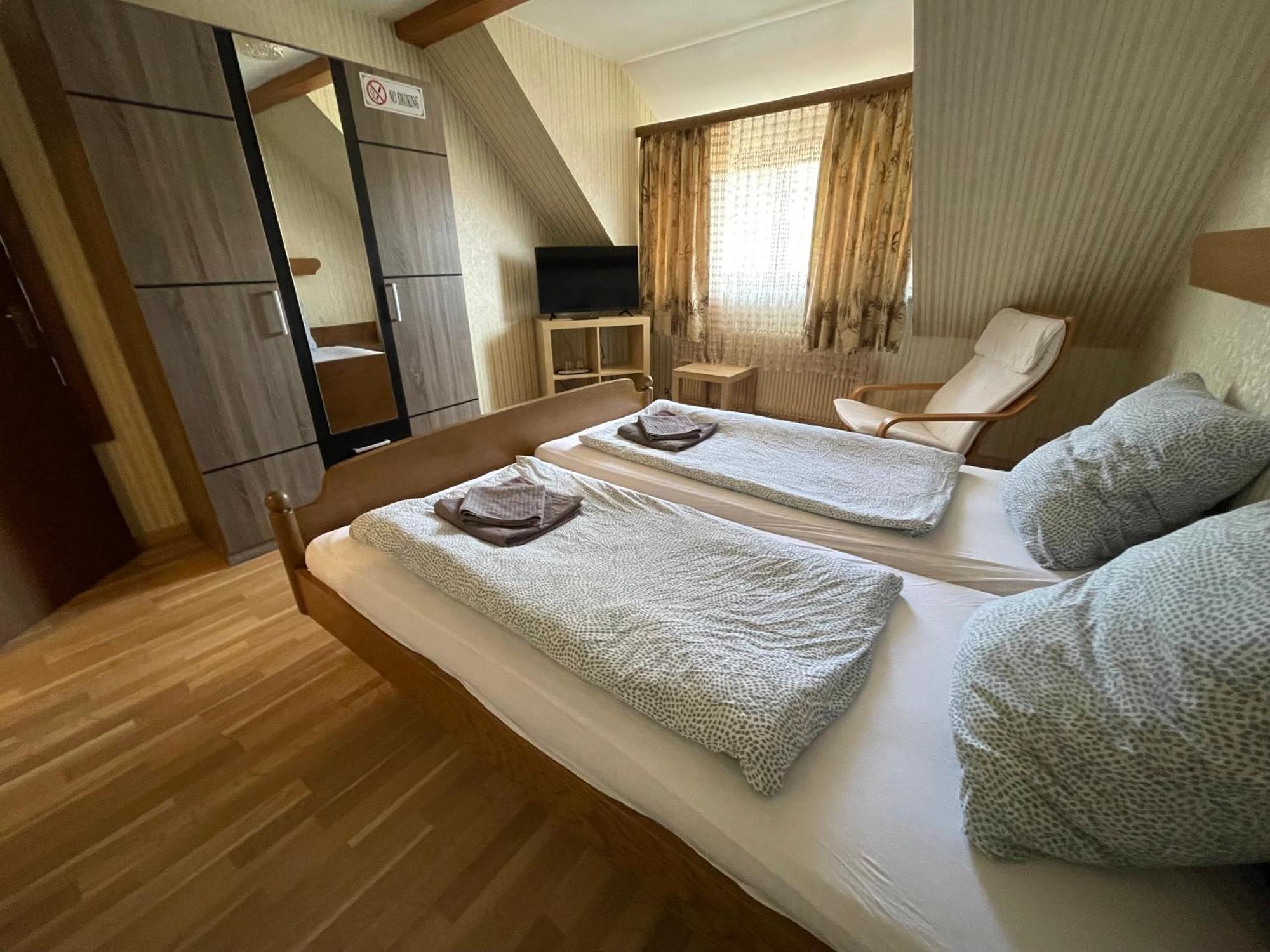 Beny Hotel Restaurant Hertingen Екстериор снимка