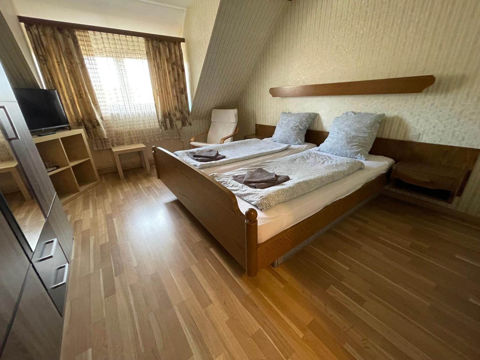 Beny Hotel Restaurant Hertingen Екстериор снимка
